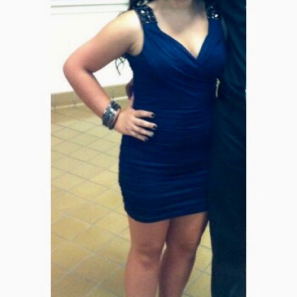 Windsor Navy V-Neck Form Fitting Party Dress
